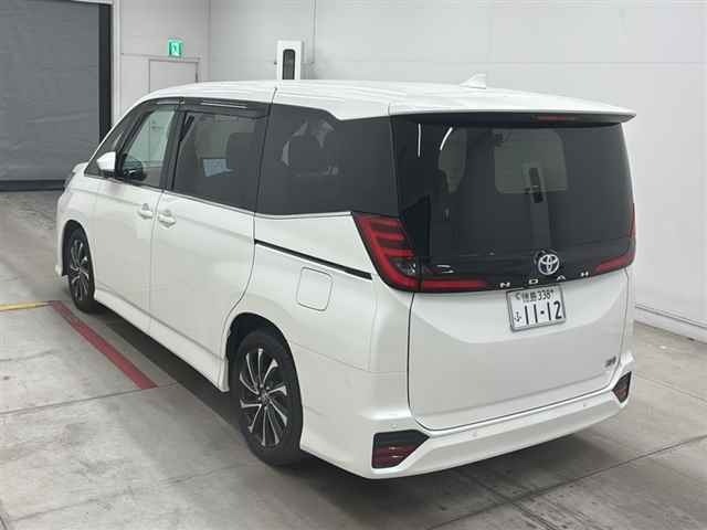 Toyota NOAH 2024 7688885-1