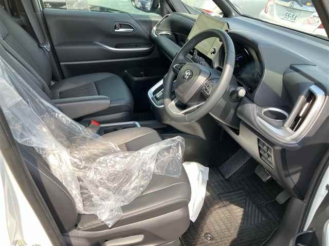 Toyota NOAH 2024 7688885-7