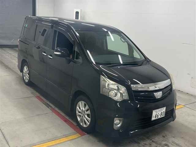 Toyota NOAH 2011 7688886-0