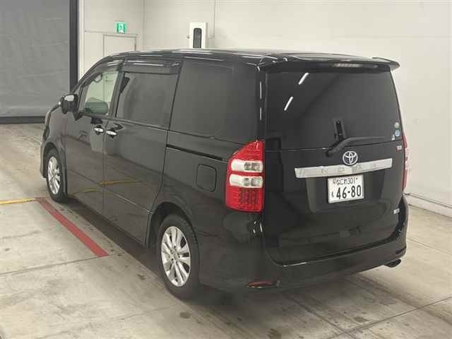Toyota NOAH 2011 7688886-1