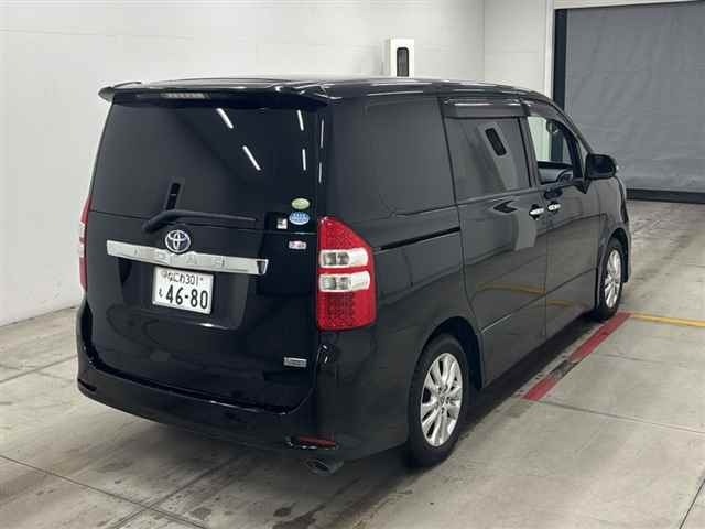 Toyota NOAH 2011 7688886-5