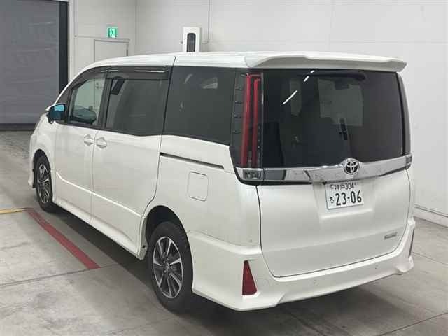 Toyota NOAH 2020 7688888-1