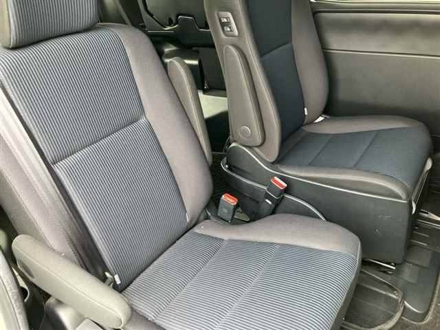 Toyota NOAH 2020 7688888-8