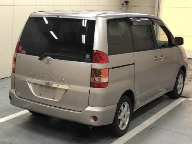 Toyota NOAH 2003 7688889-3