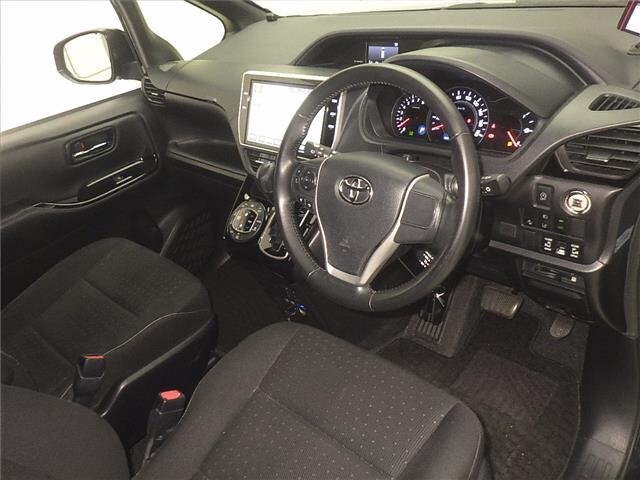 Toyota NOAH 2018 7688898-3