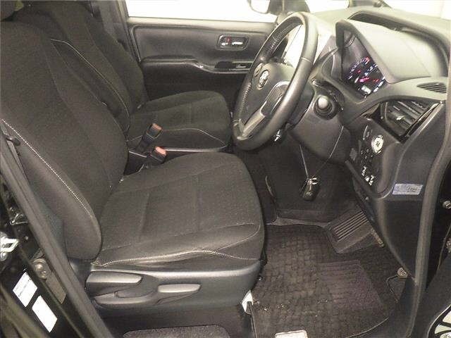 Toyota NOAH 2018 7688898-5