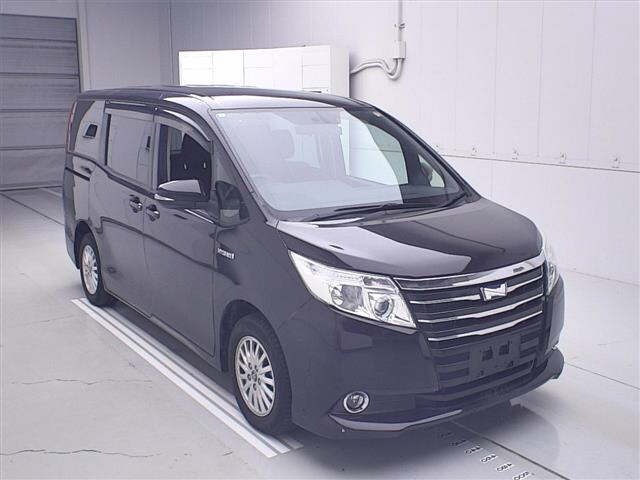 Toyota NOAH 2015 7688899-0