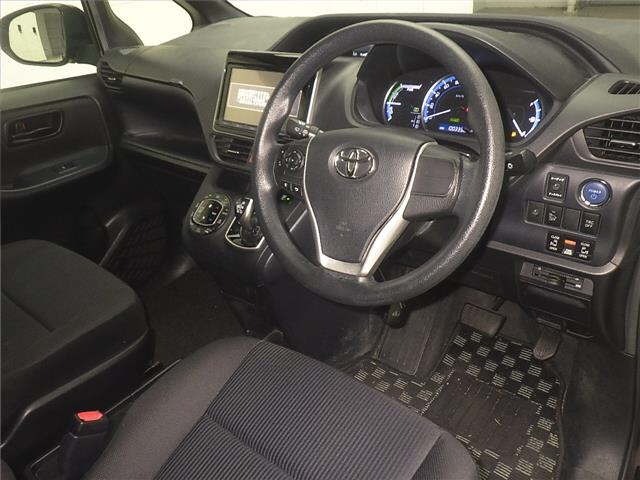 Toyota NOAH 2015 7688899-3