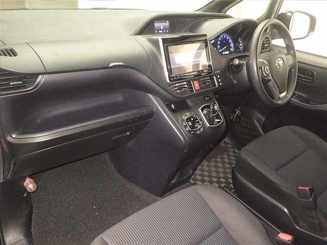 Toyota NOAH 2015 7688899-4