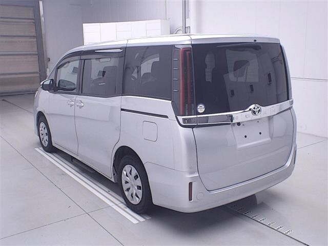 Toyota NOAH 2021 7688900-1