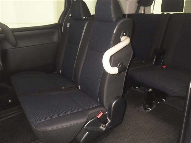 Toyota NOAH 2021 7688900-7