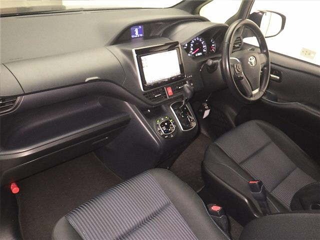 Toyota NOAH 2015 7688902-4
