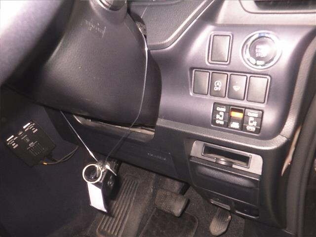 Toyota NOAH 2015 7688902-8