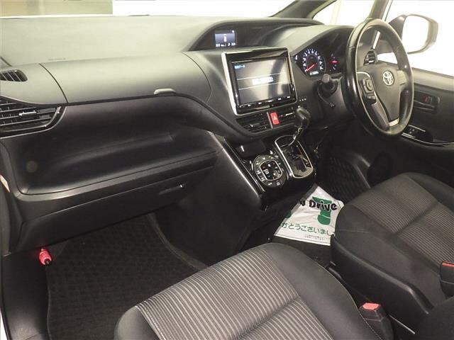 Toyota NOAH 2017 7688911-4