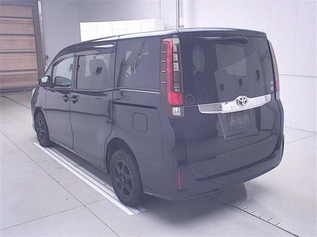 Toyota NOAH 2015 7688912-1