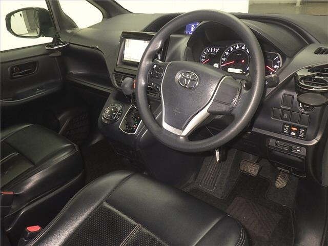Toyota NOAH 2015 7688912-3