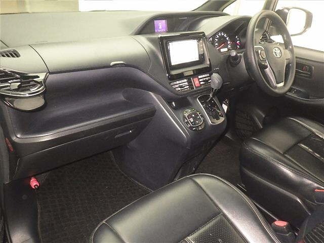 Toyota NOAH 2015 7688912-4