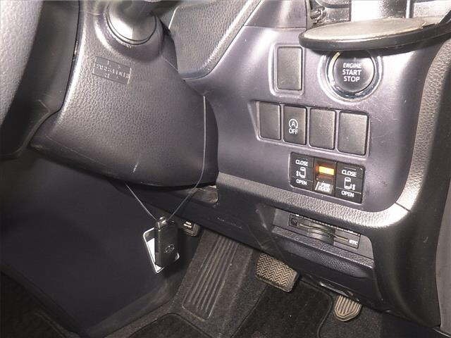 Toyota NOAH 2015 7688912-8