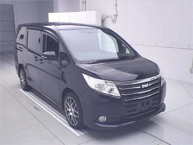 Toyota NOAH 2014 7688914-0