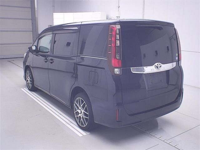 Toyota NOAH 2014 7688914-1