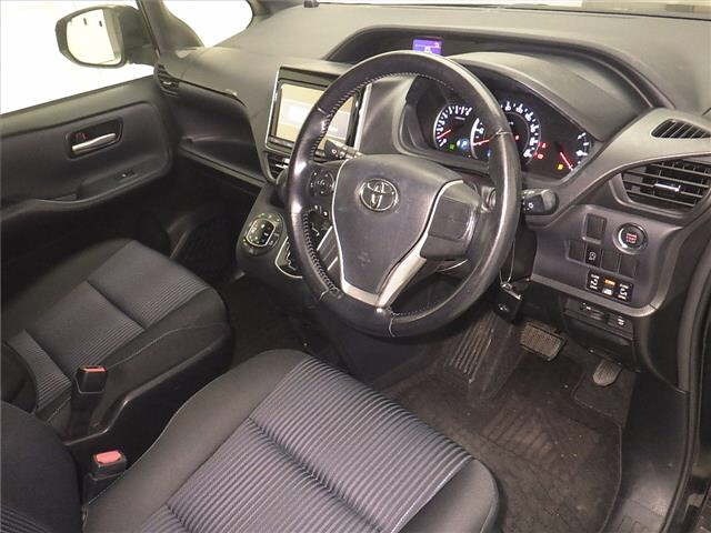 Toyota NOAH 2015 7688918-3