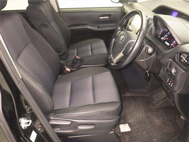 Toyota NOAH 2015 7688918-5