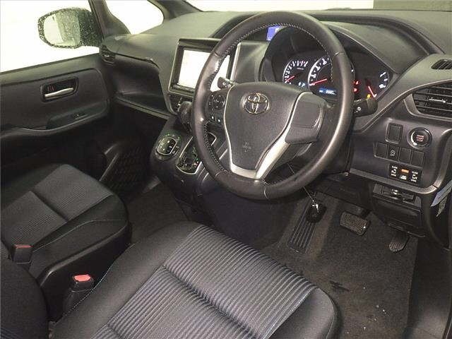 Toyota NOAH 2015 7688921-3