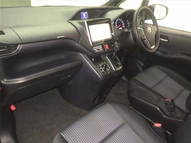 Toyota NOAH 2015 7688921-4