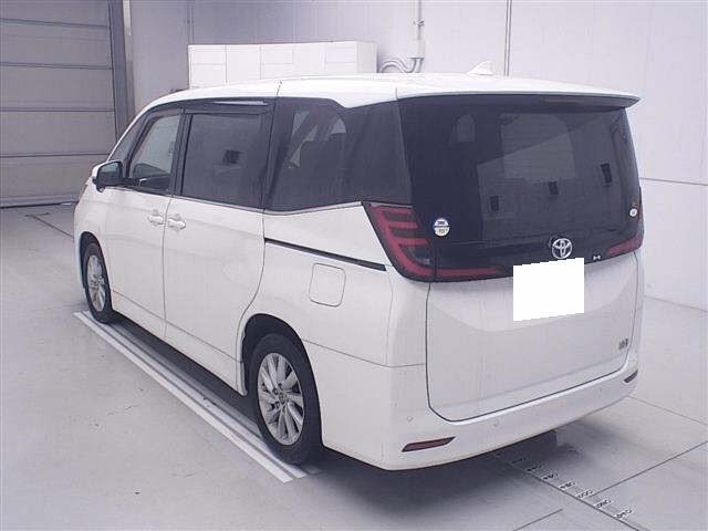 Toyota NOAH 2022 7688922-1