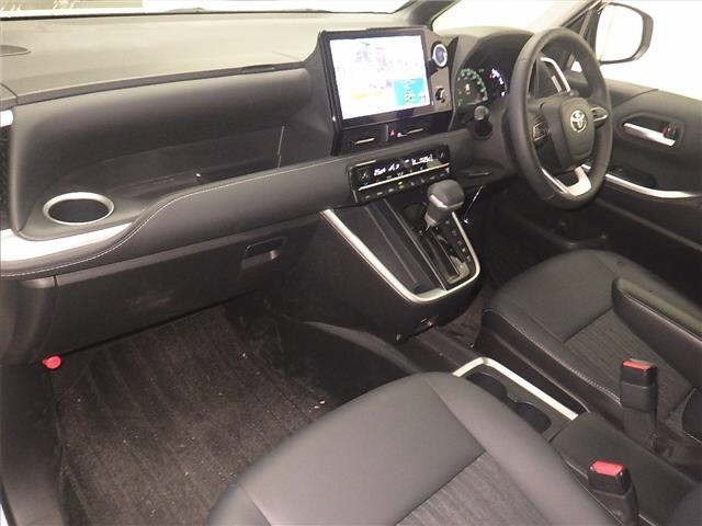 Toyota NOAH 2022 7688922-4