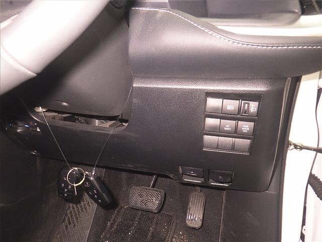 Toyota NOAH 2022 7688922-8