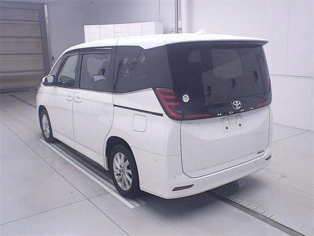 Toyota NOAH 2022 7688923-1