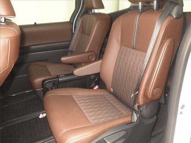 Toyota NOAH 2022 7688923-7