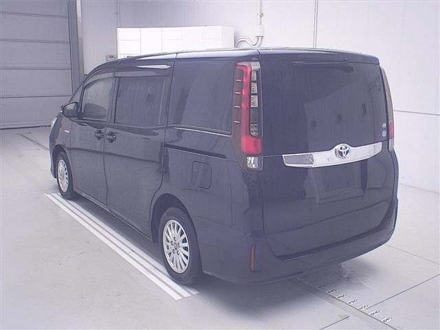 Toyota NOAH 2014 7688924-1