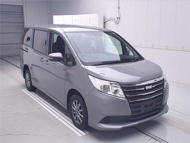 Toyota NOAH 2015 7688928-0