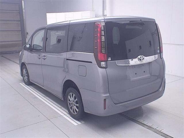 Toyota NOAH 2015 7688928-1
