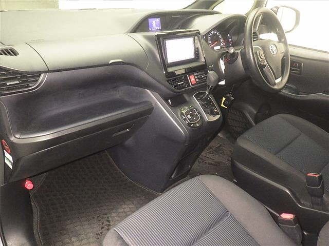 Toyota NOAH 2015 7688928-4