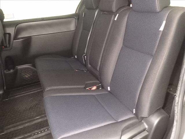 Toyota NOAH 2015 7688928-7