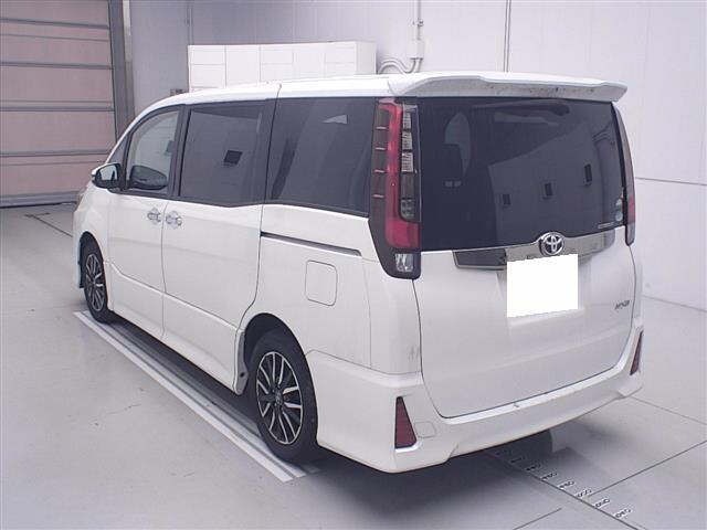Toyota NOAH 2017 7688930-1