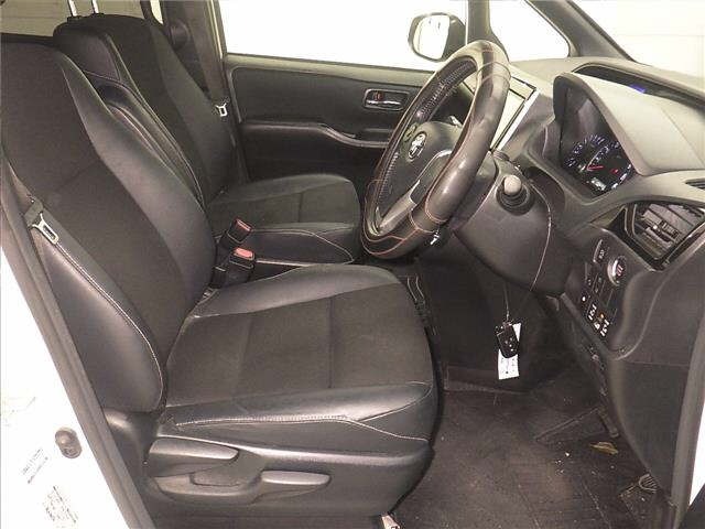 Toyota NOAH 2017 7688930-5