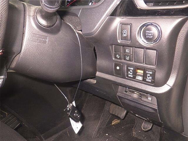 Toyota NOAH 2017 7688930-9