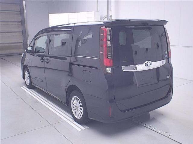 Toyota NOAH 2014 7688932-1