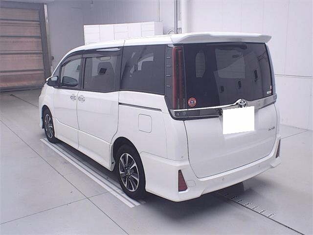 Toyota NOAH 2020 7688933-1