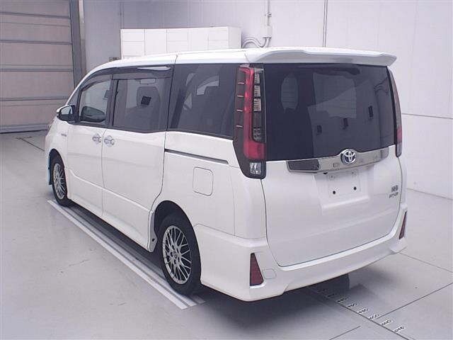 Toyota NOAH 2017 7688934-1