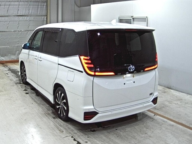 Toyota NOAH 2023 7688940-1