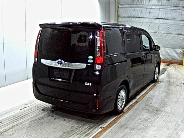 Toyota NOAH 2015 7688943-5