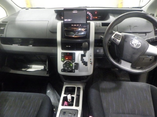 Toyota NOAH 2013 7688944-3