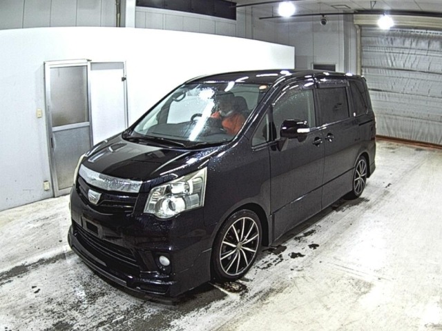 Toyota NOAH 2013 7688944-4
