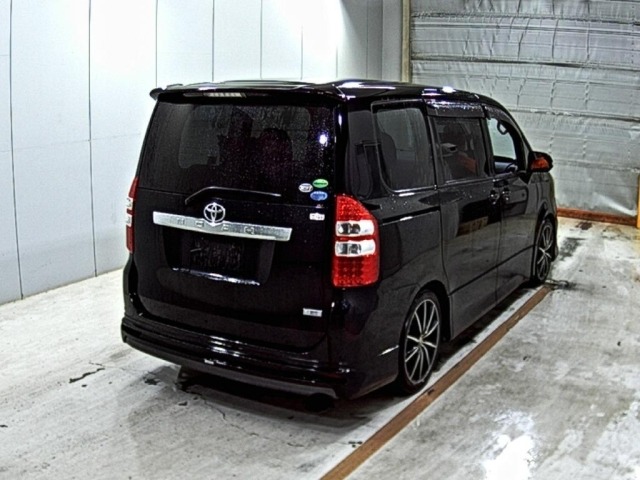 Toyota NOAH 2013 7688944-5