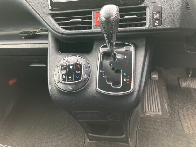Toyota NOAH 2015 7688945-5